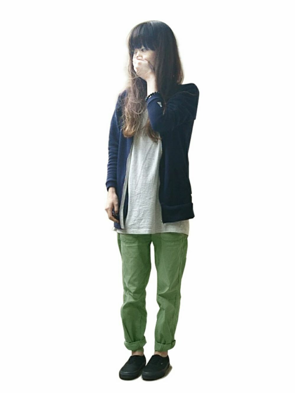 「白Tシャツ、ロールアップ」｜「VANSのAuthentic（スニーカー、ブラック系）」を使った、mamemomomoさん（レディース・162cm）の春コーディネートの1枚目の写真