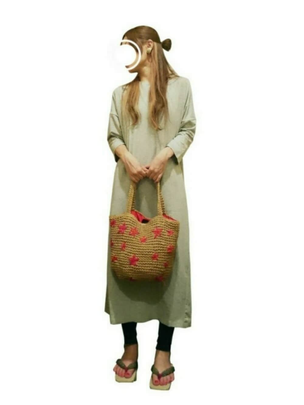 「七分袖、かごバッグ、下駄、おだんごヘアー、グレー」｜「no brandのアイテム（その他シューズ、レッド系）」を使った、mamemomomoさん（レディース・162cm）の秋コーディネートの1枚目の写真