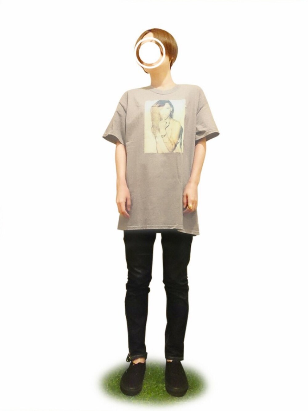 「Tシャツ×デニム」｜「UNKNOWN.のアイテム（Tシャツ/カットソー、グレー系）」を使った、mamemomomoさん（レディース・162cm）の春コーディネートの1枚目の写真