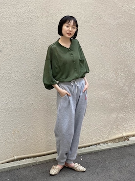 「襟付きトップス」｜「アイテム（スウェットパンツ）」を使った、sophieさん（レディース・157cm）の春コーディネート