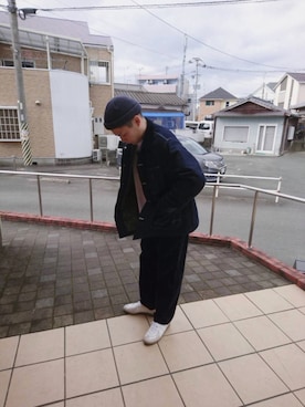 「アイテム（ニットキャップ/ビーニー、ブルー系）」を使った、山岡さん（メンズ・165cm）の冬コーディネート