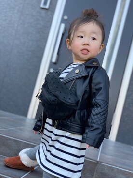 「ムートンブーツ」｜「アイテム（ライダースジャケット）」を使った、miuさん（キッズ・80cm）の秋コーディネート