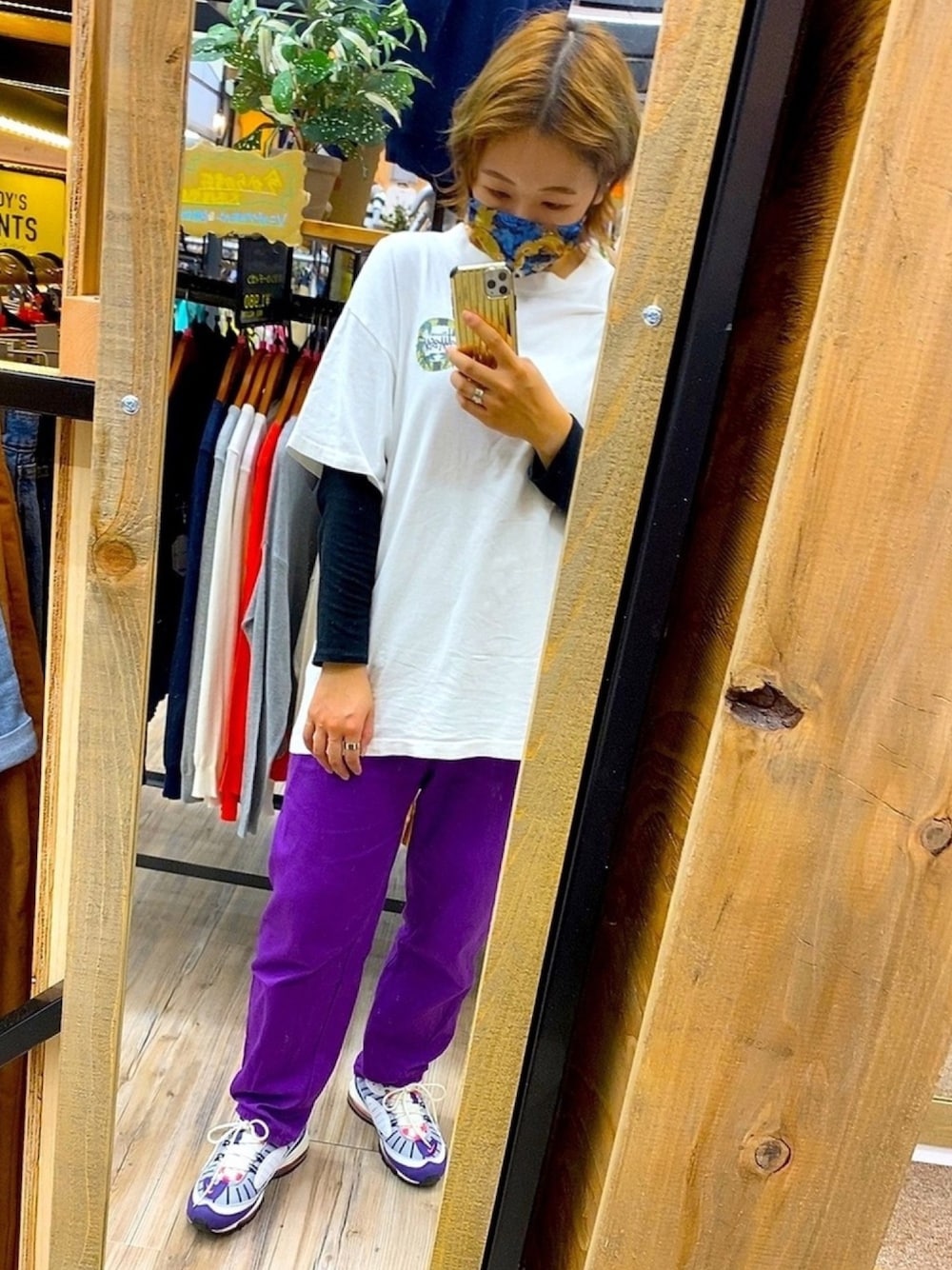 「ストリート、stussy、ラフスタイル、ストリートコーデ、ナイキスニーカー、NIKE、ピープス、パープルコーデ」｜「STUSSYのアイテム（Tシャツ/カットソー、ホワイト系）」を使った、chiiiiyanさん（レディース・164cm）の春コーディネートの1枚目の写真