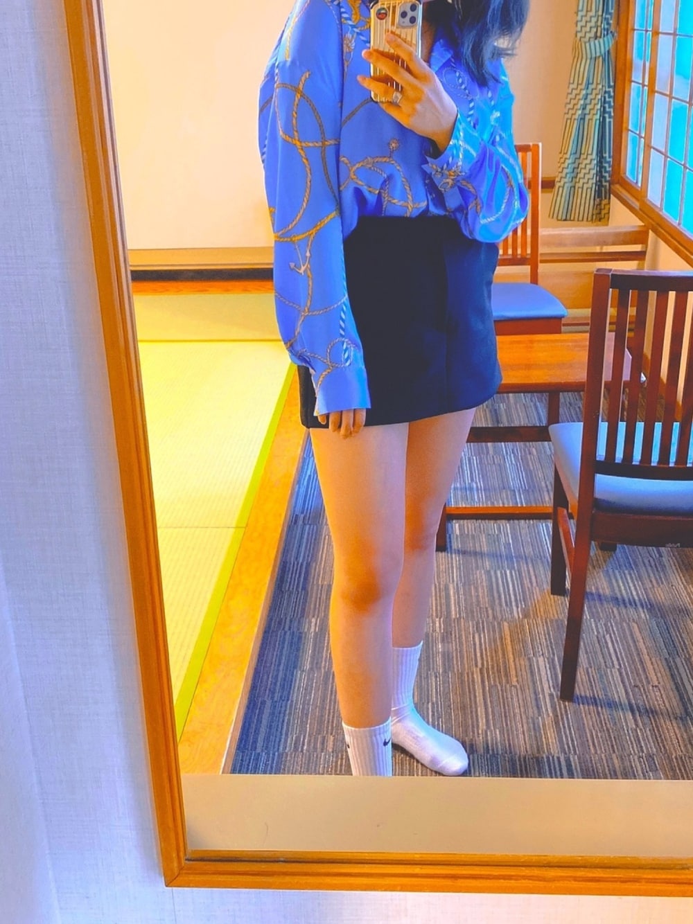 「ZARAコーデ、ZARA、海外系ファッション、柄シャツ、柄シャツコーデ、シャツイン、プチプラ、大人コーデ」｜「ZARAのアイテム（シャツ/ブラウス、ブルー系）」を使った、chiiiiyanさん（レディース・164cm）の春コーディネートの1枚目の写真