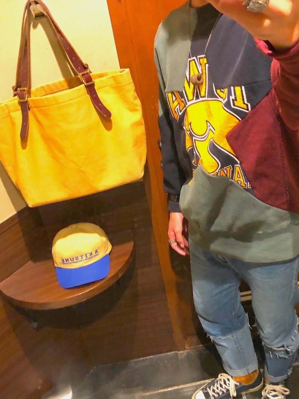 「古着、Levi's、converse、ct70、SLOW、メゾン キツネ(MAISON KITSUNE)、リメイク、秋のコーデ、冬コーデ、おしゃれさんと繋がりたい」｜「Maison KitsuneのADER ERROR BASEBALL（キャップ、ベージュ系）」を使った、しょーまさん（メンズ・179cm）の秋コーディネートの1枚目の写真