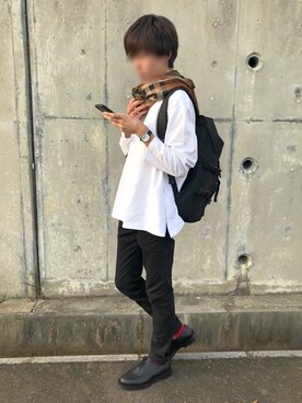 「マフラーコーデ」｜「アイテム（チノパンツ）」を使った、じいさん（メンズ・172cm）の秋コーディネート