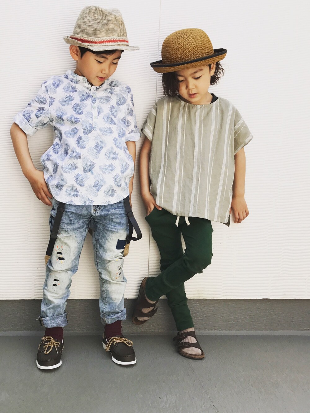 「夏、キッズコーデ、シンプルコーデ、カジュアル、リンクコーデ、きょうだい、男の子」｜「URBAN RESEARCH DOORS KIDSのアイテム（ハット、ブラウン系）」を使った、2Rmamaさん（キッズ・110cm）の春コーディネートの1枚目の写真