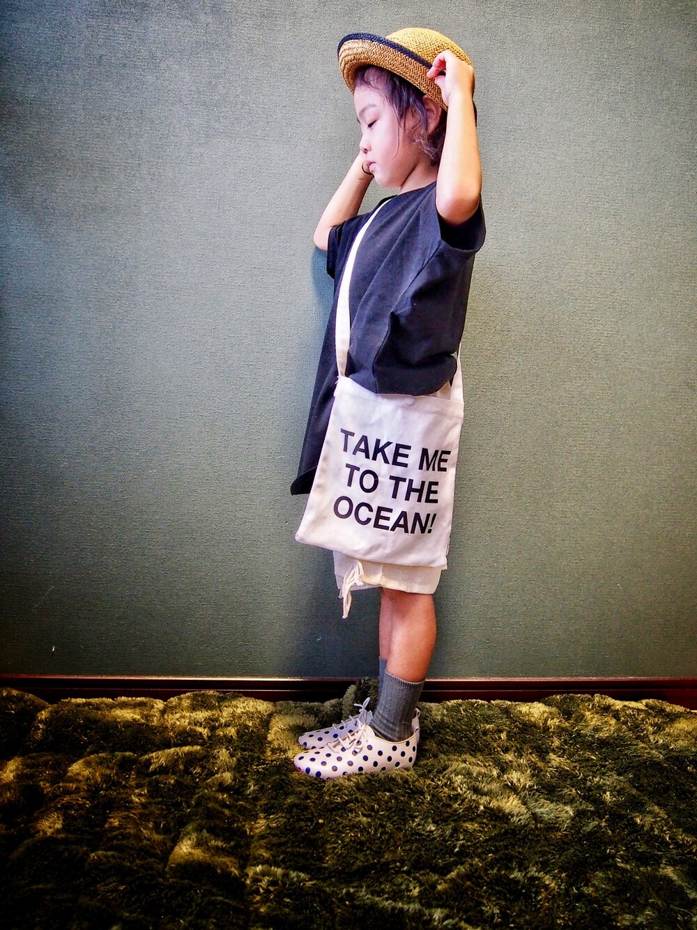 「antiquaのアイテム（Tシャツ/カットソー、ブラック系）」を使った、2Rmamaさん（キッズ・110cm）の夏コーディネートの1枚目の写真