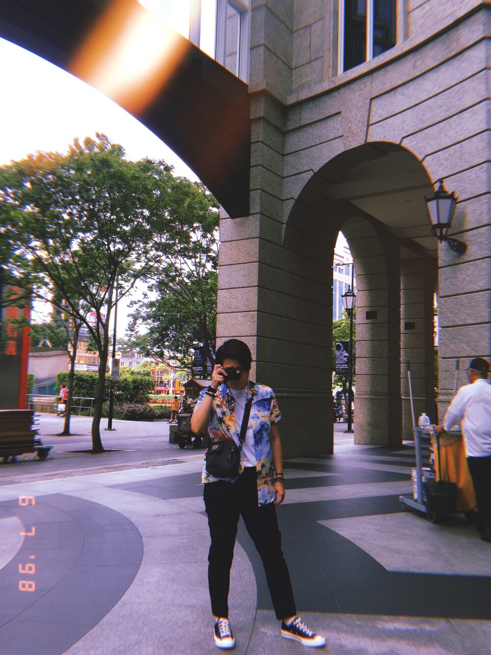 「TAIPEI、street、streetfashion」｜「Carharttのアイテム（バッグ、グレー系）」を使った、manymnyさん（レディース・161cm）の夏コーディネートの1枚目の写真