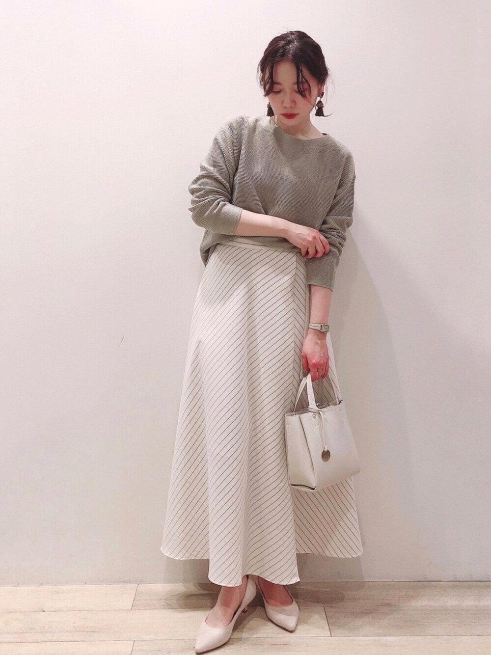 ニット/セーターを使った「オリーブグリーン」の人気ファッション