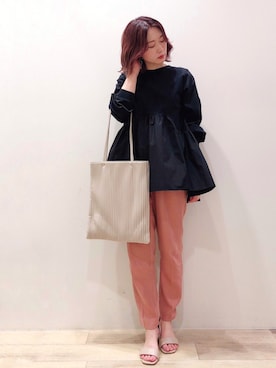「プリーツバッグ」｜「アイテム（その他）」を使った、isonさん（レディース・156cm）の春コーディネート