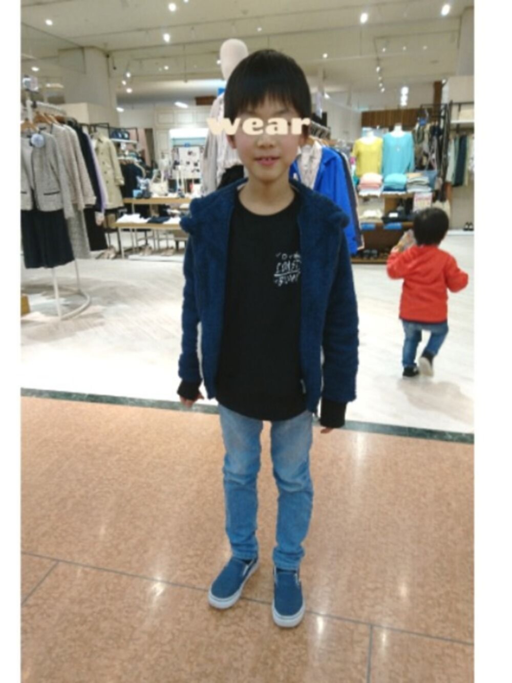 「シンプルコーデ、デニム、スリッポン、キッズコーデ、ゆるコーデ、VANS、ベイフロー(BAYFLOW)、トレーナー、パーカー」｜「BAYFLOWの[KIDS]ウラケプルオーバー（スウェット、ブラック系）」を使った、⚾BASE⚾(ベース)さん（メンズ・185cm）の春コーディネートの1枚目の写真