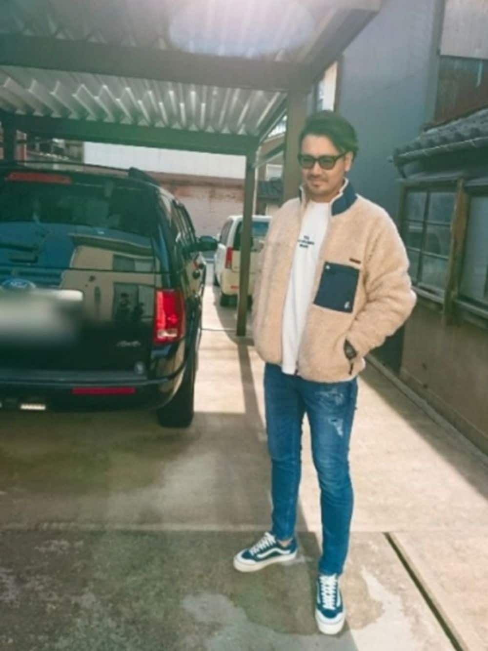 「シンプル、秋冬コーデ、デニム、ボア、冬色フェス2019、おしゃれさんと繋がりたい、オールドスクール、ベージュ、ビッグシルエット、フリース」｜「FREAK'S STOREの▽Gramicci×FREAK'S STORE/グラミチ 別注ボアフリースブルゾン（ブルゾン、ベージュ系）」を使った、⚾BASE⚾(ベース)さん（メンズ・185cm）の秋コーディネートの1枚目の写真