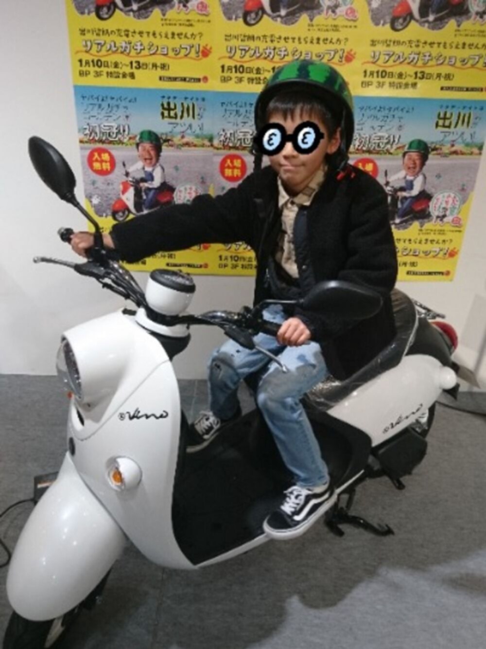 「ユニクロ、デニム、ダメージデニムパンツ、ノーカラージャケット、チェックシャツ、キッズコーデ、オールドスクール、キッズファッション、ボア」｜「UNIQLOのキルティングボアフリースリバーシブルジャケット（ノーカラージャケット、ブラック系）」を使った、⚾BASE⚾(ベース)さん（メンズ・185cm）の冬コーディネートの1枚目の写真
