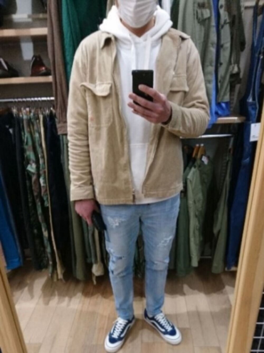 「大人カジュアル、ベージュ、休日コーデ、デニムパンツ、おしゃれさんと繋がりたい、コーデュロイ、白パーカー、VANS、春コーデ、春色」｜「BAYFLOWのコーデュロイブルゾン（ブルゾン、ベージュ系）」を使った、⚾BASE⚾(ベース)さん（メンズ・185cm）の春コーディネートの1枚目の写真