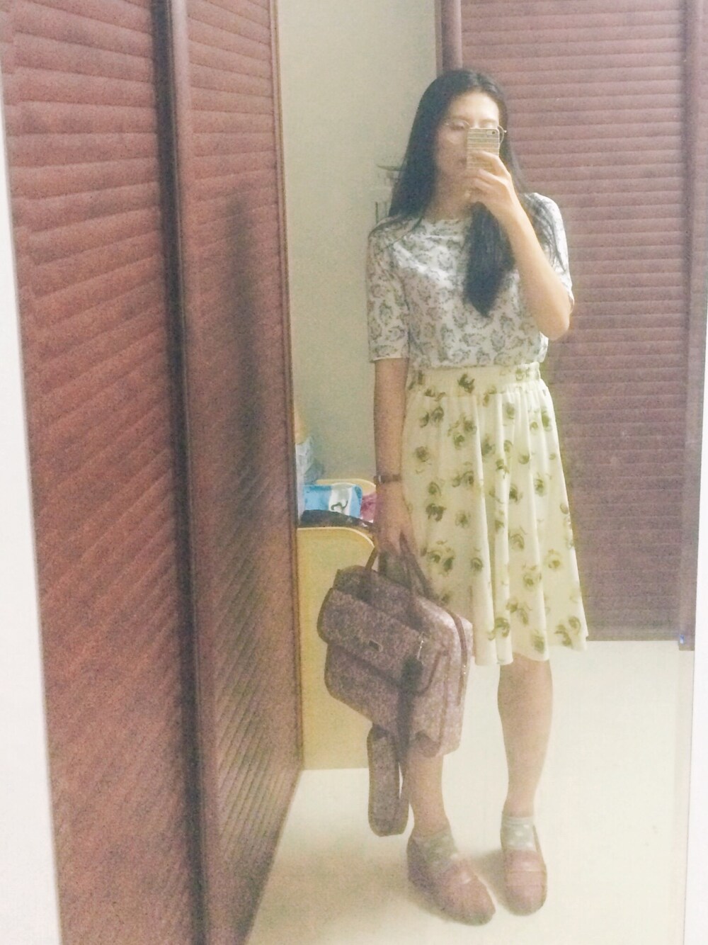 「UNIQLOのアイテム（Tシャツ/カットソー、ブルー系）」を使った、然，さん（レディース・165cm）の夏コーディネートの1枚目の写真
