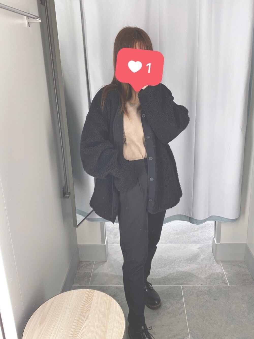 「GU、GUコーデ、全身GU、黒」｜「GUのアイテム（Tシャツ/カットソー、ベージュ系）」を使った、ささん（レディース・154cm）の春コーディネートの1枚目の写真