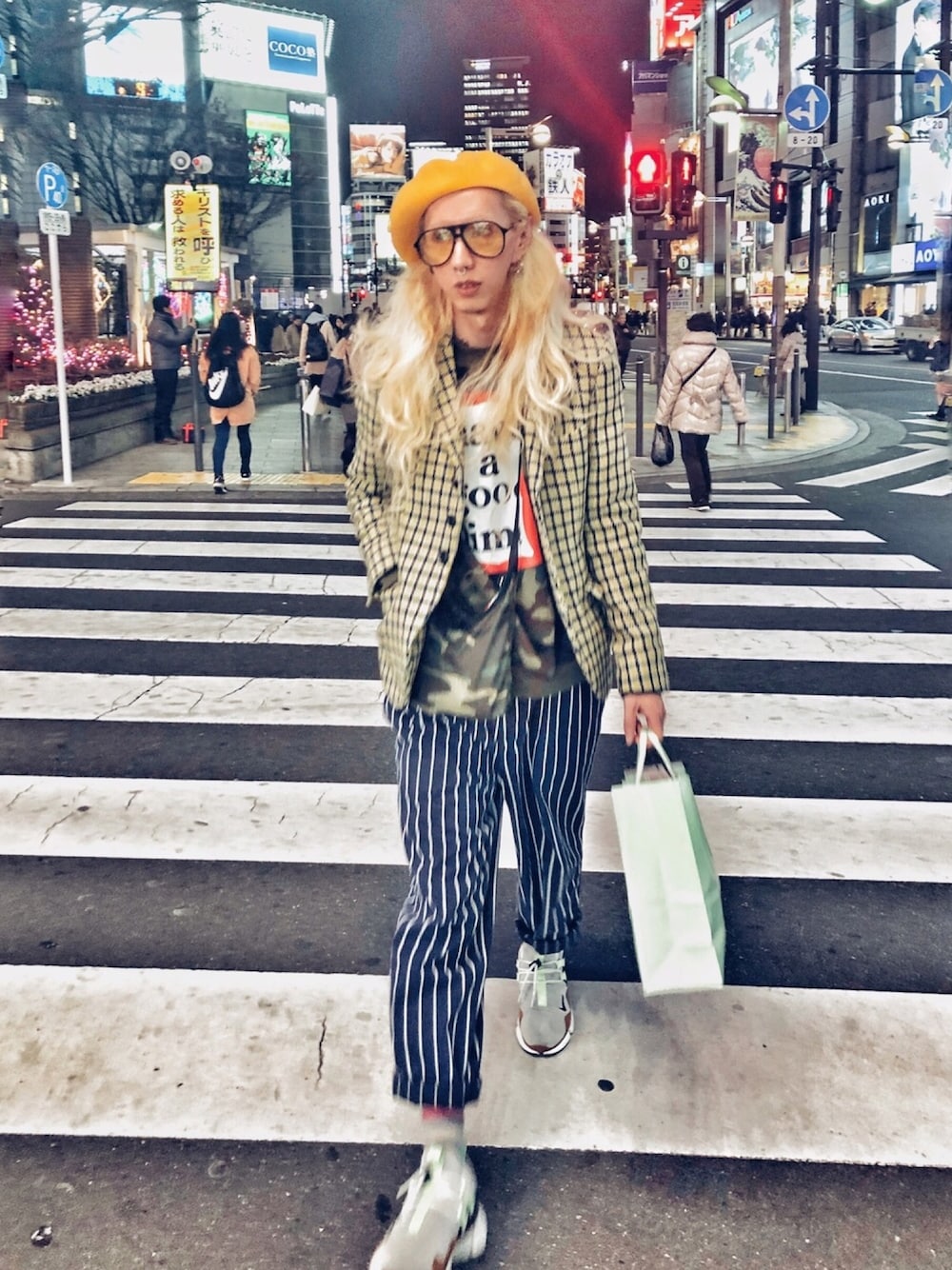 「asos、supreme、have a good time、nikelab、JOHN LAWRENCE SULLIVAN、NEIGHBORHOOD、CA4LA、demarcolab、WEARBOOKエントリー、street」｜「CA4LAのアイテム（ニットキャップ/ビーニー、イエロー系）」を使った、chuckle掐口さん（メンズ・172cm）の冬コーディネートの1枚目の写真