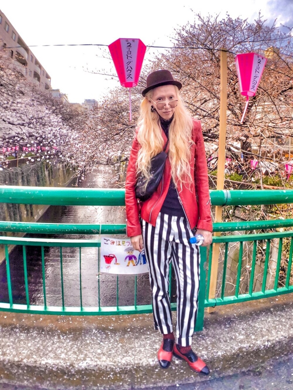 「HENRIK VIBSKOV、gentlemonster、new york hat、GUCCI、JOHN LAWRENCE SULLIVAN、red、street、streetstyle、ootd、fashion」｜「NEW YORK HATのアイテム（ハット、レッド系）」を使った、chuckle掐口さん（メンズ・172cm）の春コーディネートの1枚目の写真