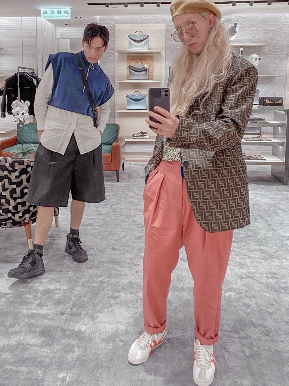 「FENDI、UNDER COVER、gentlemonster、HENRIK VIBSKOV、MAISON EUREKA、Onitsuka Tiger、WEARBOOKエントリー、fashion、ootd、休閒」｜「FENDIのアイテム（テーラードジャケット、ブラウン系）」を使った、chuckle掐口さん（メンズ・172cm）の秋コーディネートの1枚目の写真