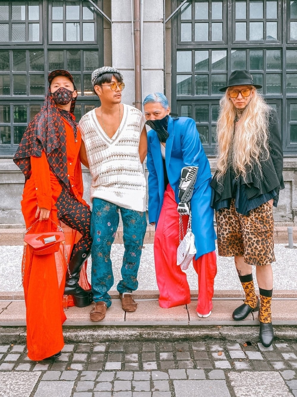 「marine serre、Maison Martin Margiela、RICK OWENS、yproject、TALKING ABOUT THE ABSTRACTION、White Mountaineering、chanel、house of malakai、FACETASM、ootd」｜「MARINE SERREのアイテム（つなぎ/オールインワン、レッド系）」を使った、chuckle掐口さん（メンズ・172cm）の冬コーディネートの1枚目の写真