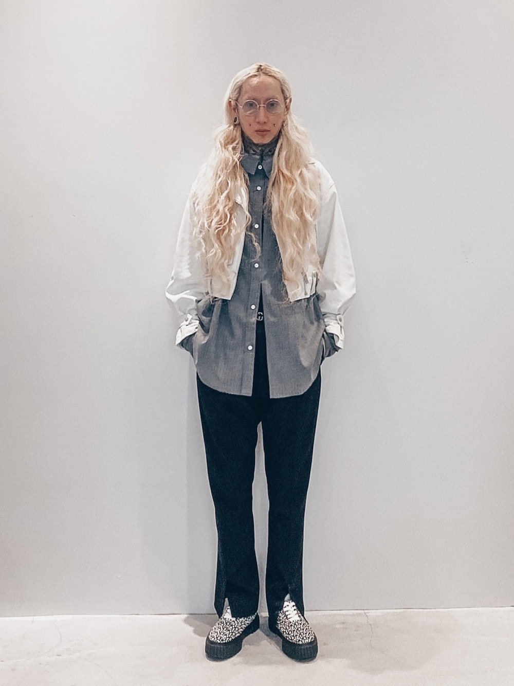 「N.HOOLYWOOD、CHRISTIAN DADA、BED J.W FORD、vatic、noe246、ootd、街頭穿搭、休閒、WEARBOOKエントリー、fashion」｜「N.HOOLYWOODのアイテム（シャツ/ブラウス、グレー系）」を使った、chuckle掐口さん（メンズ・172cm）の春コーディネートの1枚目の写真