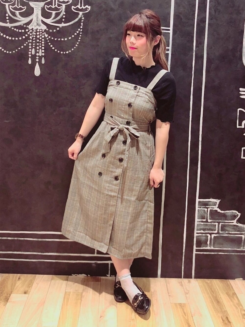 「Green Parks、axes femme、秋服準備はじめました、グレンチェック、秋のコーデ、テレコ、トレンチワンピース、ローファー、おしゃれさんと繋がりたい、プチプラ」｜「Green　Parksの・スタンドフリルランダムテレコプルオーバー（Tシャツ/カットソー、ブラック系）」を使った、さきめろさん（レディース・161cm）の秋コーディネートの1枚目の写真