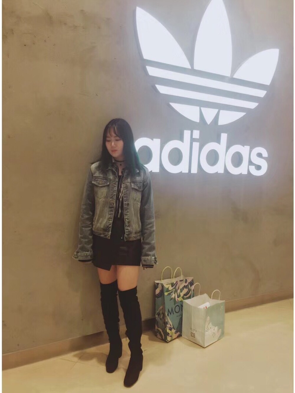 「Bershkaのアイテム（アクセサリー、ブラック系）」を使った、维维尼さん（レディース・160cm）の冬コーディネートの1枚目の写真