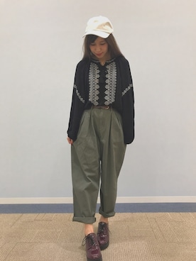 「刺繍」｜「アイテム（チノパンツ）」を使った、rionaさん（レディース・156cm）の夏コーディネート