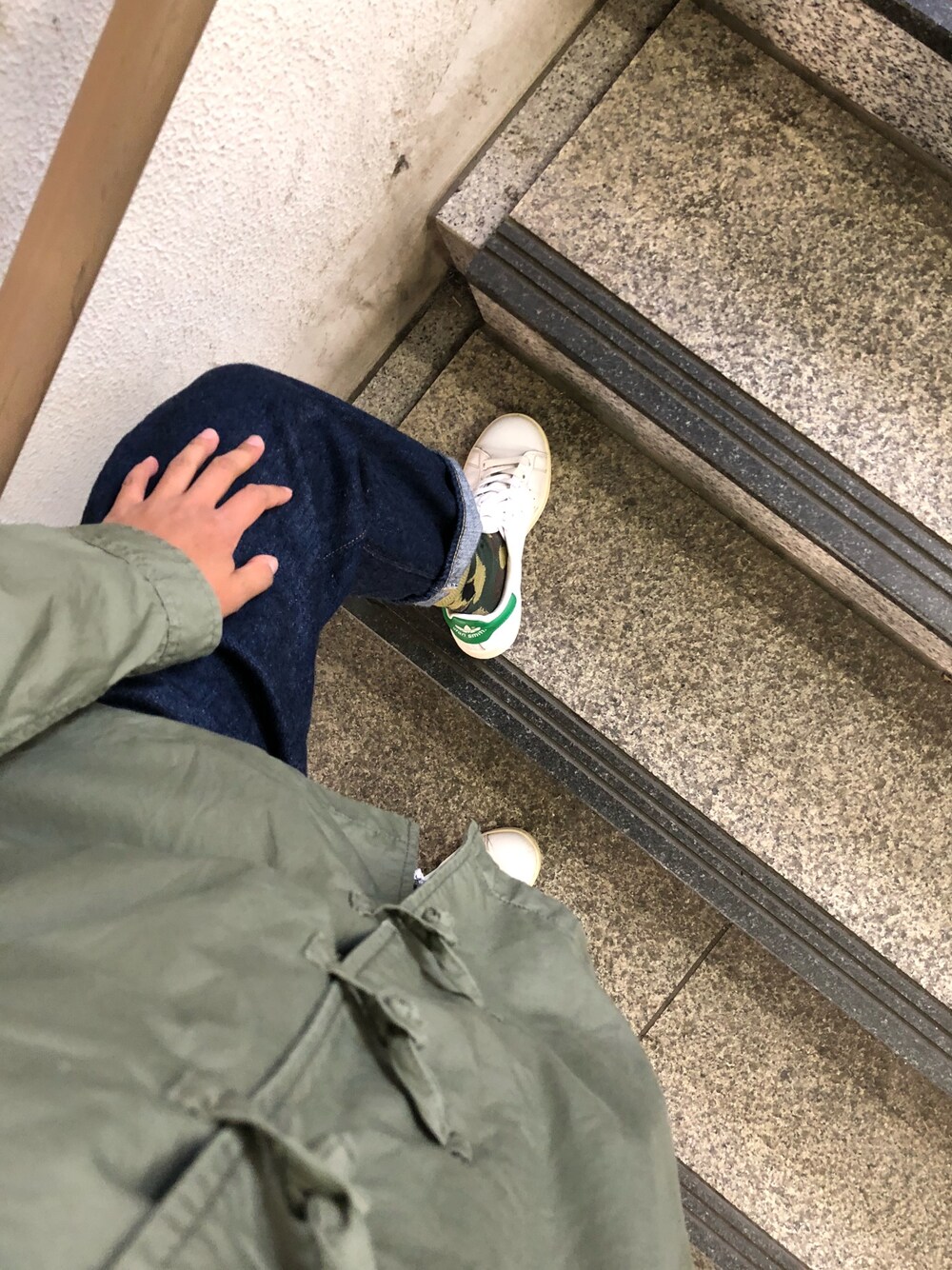 「BEAMS BOY、チャイナシェフジャケット、チャイナジャケット、チャイナシャツ、adidas、stan smith、カモ柄、orslow、モンローデニム、デニム」｜「adidasの《メルマガ掲載》adidas アディダス STAN SMITH スタンスミス M20324 RWHT/RWHI/FAIR        （スニーカー、ホワイト系）」を使った、marinosukeさん（レディース・157cm）の秋コーディネートの1枚目の写真