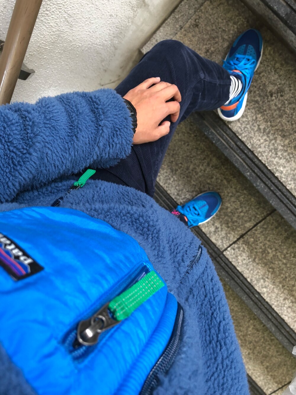 「アウトドアスタイル、patagonia、レトロX、GRAMICCI、BEAMS BOY、エアハラチ、gshock、NIKE」｜「BEAMS BOYのNIKE /  エアハラチ (318429-402)（スニーカー、ブルー系）」を使った、marinosukeさん（レディース・157cm）の秋コーディネートの1枚目の写真