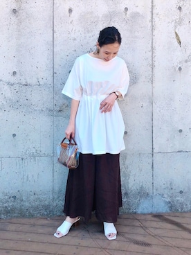 「アイテム（ショルダーバッグ、イエロー系）」を使った、EYEさん（レディース・160cm）の春コーディネート