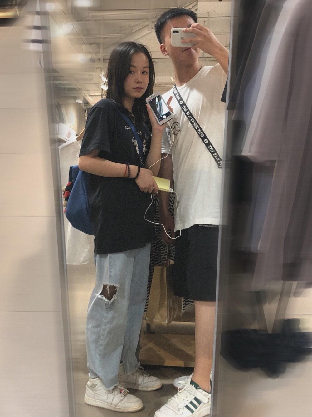 「UNIQLOのスーパーマリオ ファミリーミュージアム グラフィックT（半袖）（Tシャツ/カットソー、ホワイト系）」を使った、我真的沒肥さん（メンズ・173cm）の秋コーディネートの1枚目の写真