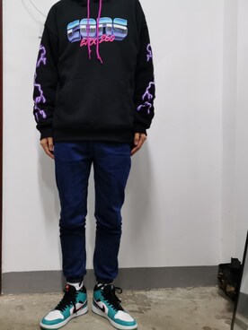 「PULL&BEAR（プルアンドベア）のアイテム（デニムパンツ）」を使った、夏敦埃酒さん（メンズ・180cm）の冬コーディネート