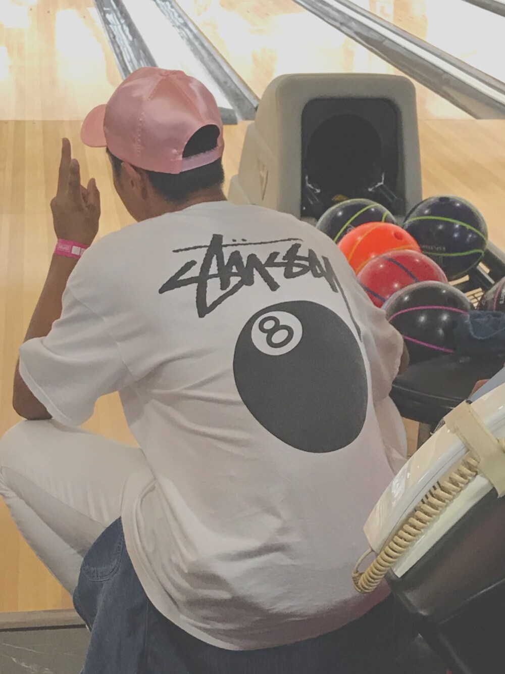 「STUSSYのアイテム（Tシャツ/カットソー、ホワイト系）」を使った、あーる。さん（メンズ・179cm）の冬コーディネートの1枚目の写真