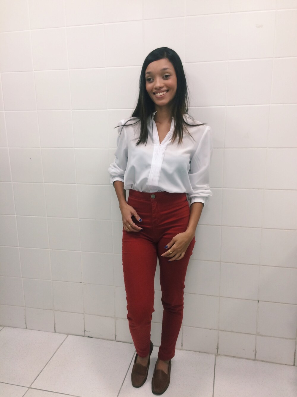 「girl、chic、Formal、STYLE、redpants、red、90’s、BRAZILIAN、school」｜「TACOのアイテム（その他パンツ、レッド系）」を使った、Daniella Bastosさん（レディース・163cm）の春コーディネートの1枚目の写真