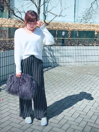 菊地亜美 is wearing MURUA "ケーブルスリーブニット"