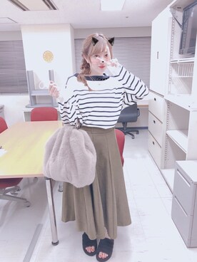 菊地亜美さんの「スエードフレアロングスカート/タフタスカート」を使ったコーディネート