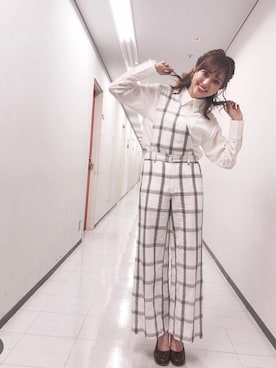 「SUPER THANKS（スーパーサンクス）のアイテム」を使った、菊地亜美さん（レディース・165cm）の春コーディネート