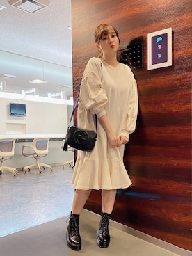 「MERCURYDUO（マーキュリーデュオ）のアイテム（ブーツ）」を使った、菊地亜美さん（レディース・165cm）の秋コーディネート