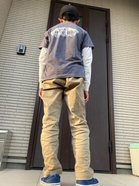 「VANS（バンズ）のアイテム（Tシャツ/カットソー、グレー系）」を使った、チクチクボーイさん（キッズ・151cm）の春コーディネート