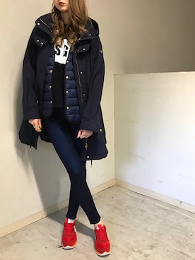 「TATRAS」｜「アイテム（ステンカラーコート）」を使った、4onさん（レディース・168cm）の冬コーディネート
