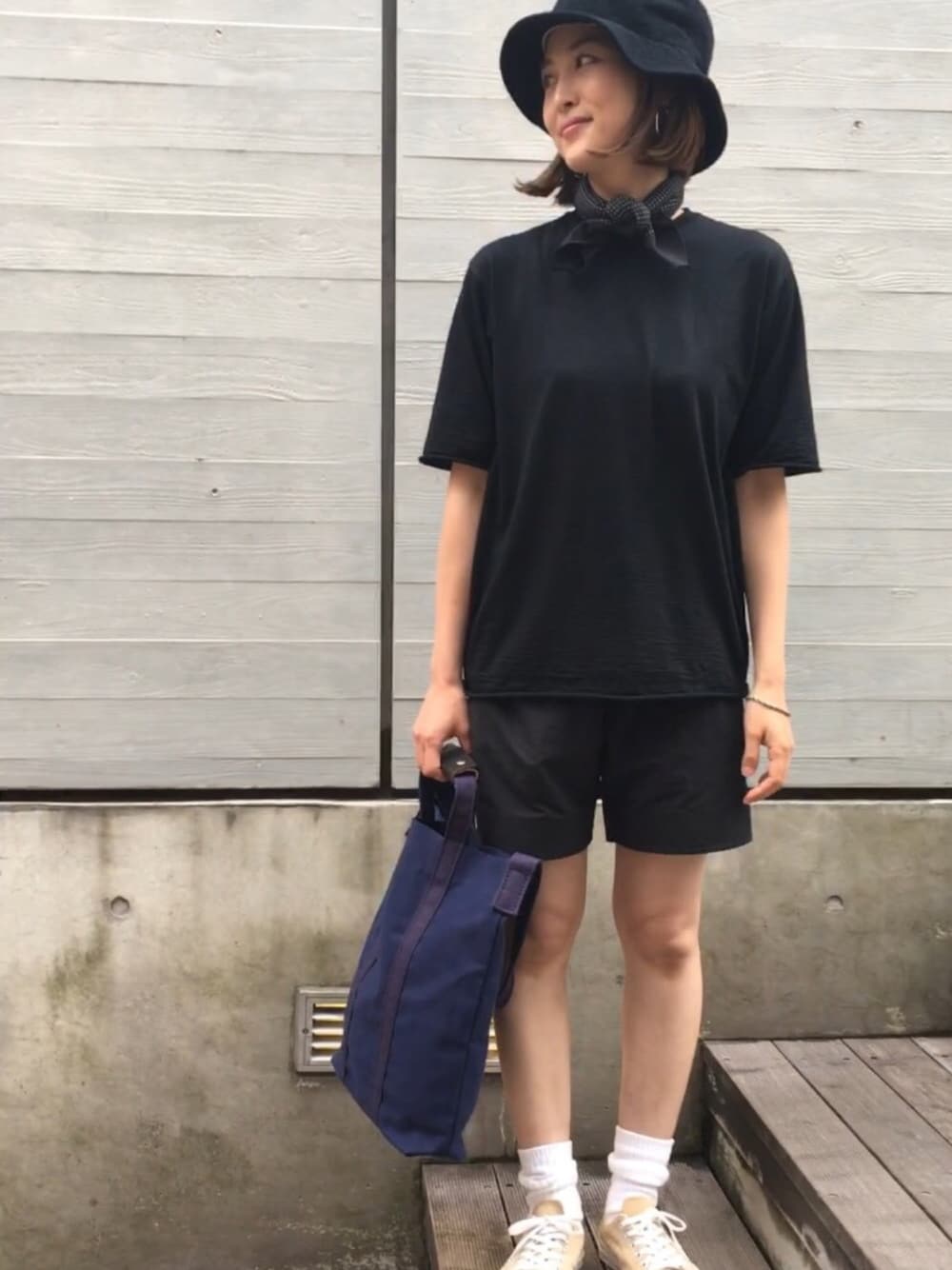「夏コーデ、カジュアル、スニーカー、ハット、DESCENTE BLANC、DESCENTE、DESCENTE PAUSE、ヤングアンドオルセン、tembea、ショートパンツ」｜「TEMBEAのアイテム（ハット、ブルー系）」を使った、hahaさん（レディース・157cm）の夏コーディネートの1枚目の写真