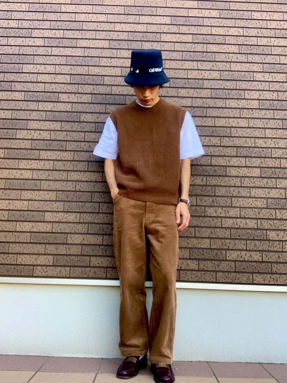 「秋コーデ、ブラウン、おしゃれさんと繋がりたい、ワントーンコーデ、UNIQLO、off white、CAMINANDO、大人コーデ、秋、カジュアル」｜「off whiteのアイテム（ハット、ブラック系）」を使った、おしぼりくんさん（メンズ・178cm）の秋コーディネートの1枚目の写真