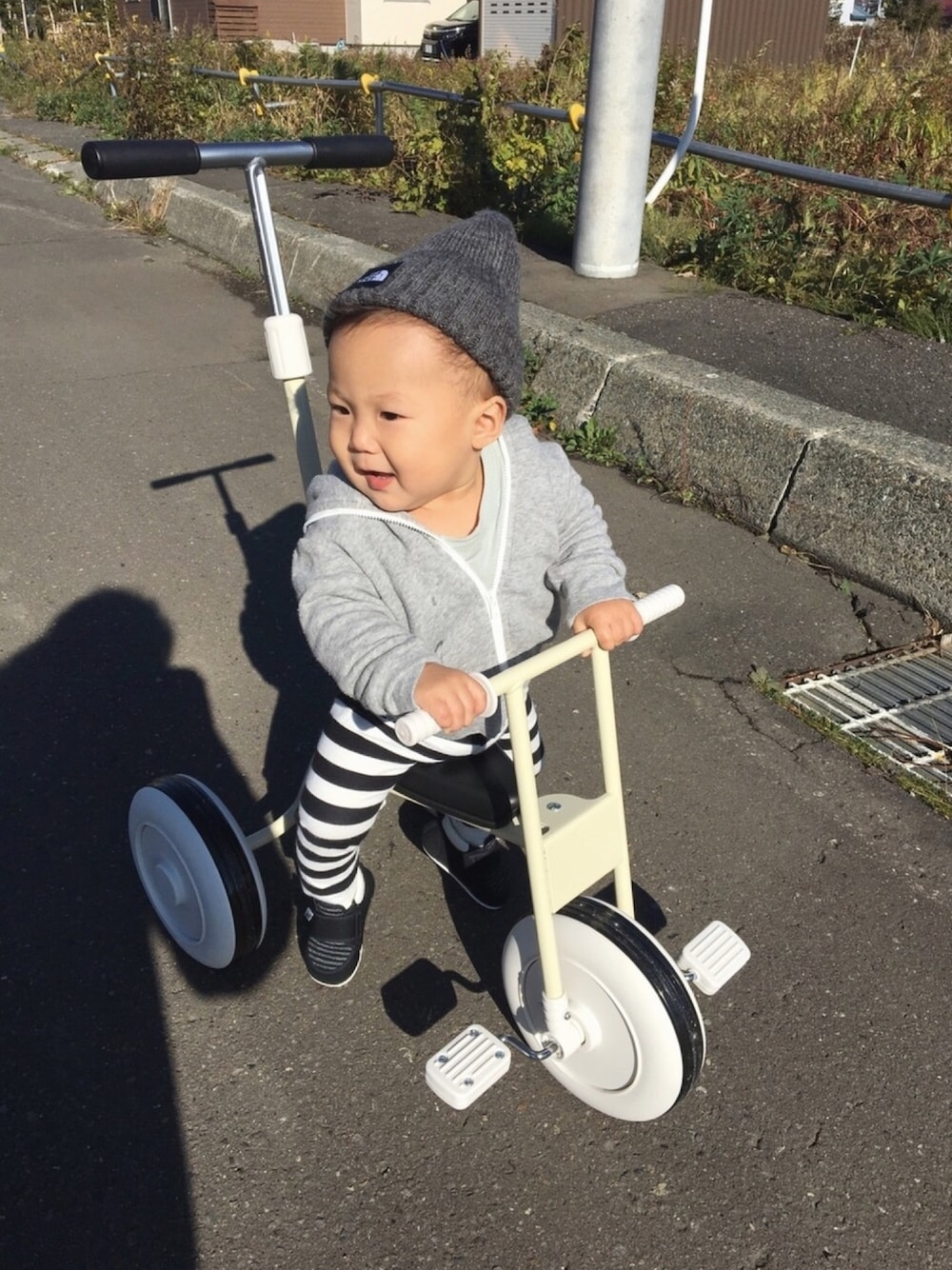 「お散歩、休日スタイル、ゆるコーデ、キッズコーデ、男の子コーデ、むすこーで、おとこのこ、ユニクロ、息子コーデ、monmimi」｜「THE NORTH FACEのザ・ノース・フェイス　キッズニットキャップ / カプッチョリッド（ニットキャップ/ビーニー、グレー系）」を使った、sapiさん（キッズ・80cm）の秋コーディネートの1枚目の写真