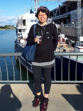 Xinyi Liさんのコーディネート