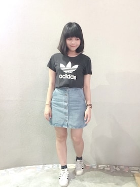 「adidas（アディダス）のアイテム（Tシャツ/カットソー、ブラック系）」を使った、Irisさん（レディース）の夏コーディネート