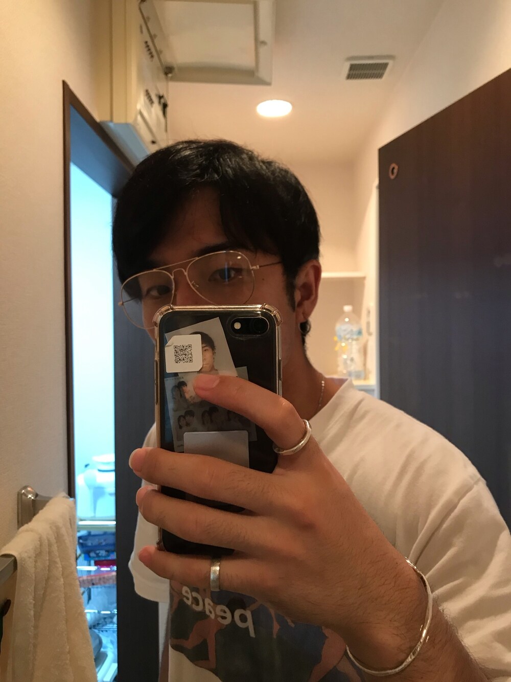 「メガネ男子、シルバーアクセサリー、Tシャツ、シンプル、シンプルスタイル、夏、ラフ、大学生、古着」｜「michisukeのアイテム（Tシャツ/カットソー、ホワイト系）」を使った、ゆうさん（メンズ・176cm）の夏コーディネートの1枚目の写真