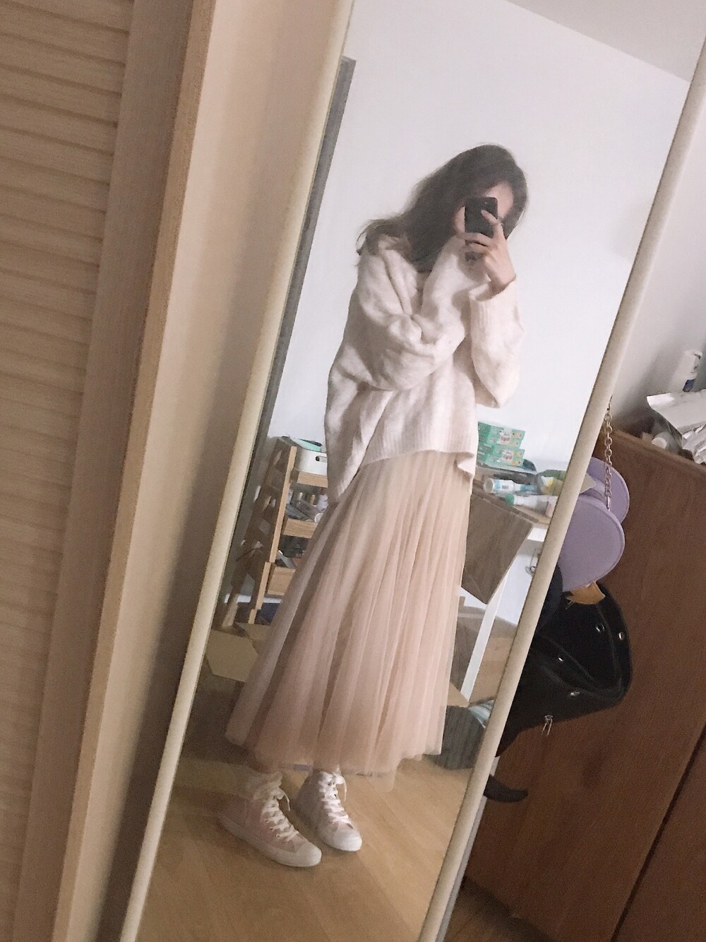 「CONVERSEのアイテム（その他シューズ、ピンク系）」を使った、jjwongさん（レディース・168cm）の冬コーディネートの1枚目の写真