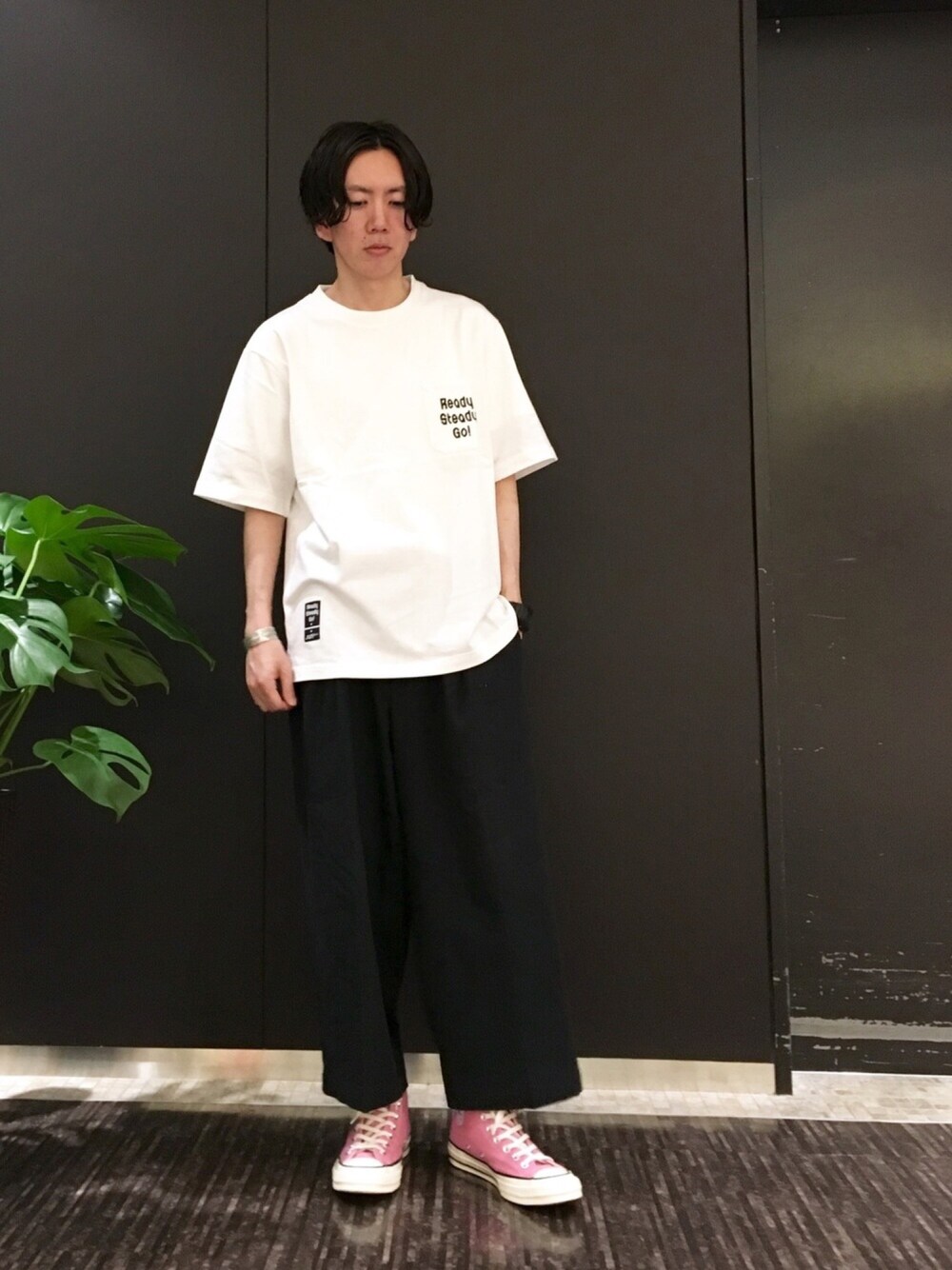 「Tシャツ、converse、ワイドパンツ、ビッグT、Junred、NANIWAdeJUNRed、Ready Steady Go! ÷ JUNRed」｜「JUNREDの【Ready Steady GO!÷JUNRed】スモールロゴポケT（Tシャツ/カットソー、ホワイト系）」を使った、tmkさん（メンズ・168cm）の夏コーディネートの1枚目の写真